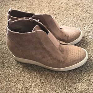 Sneaker wedges
